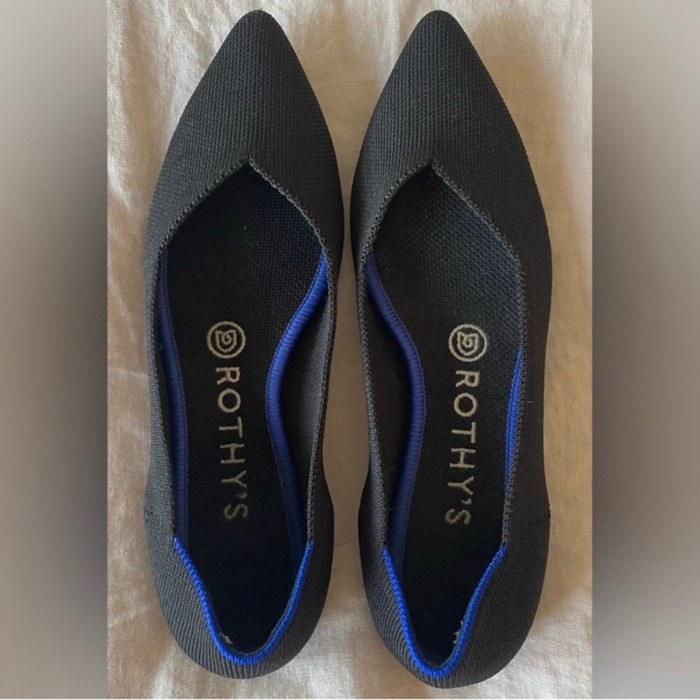 Size 7 women Black Rothy’s